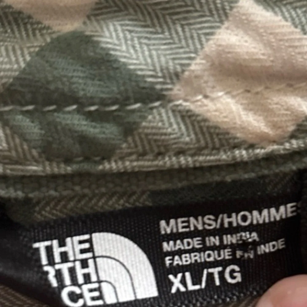 The North Face Men's Long Sleeve Button Down  Plaid Green & Cream Size XL